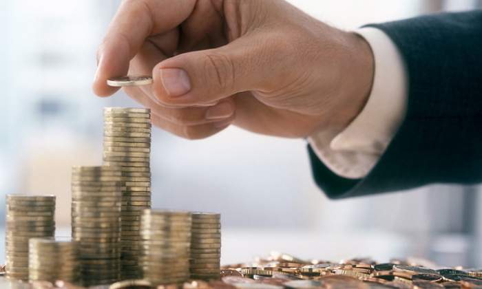 770-420-monedas-dinero-mano-istock.jpg