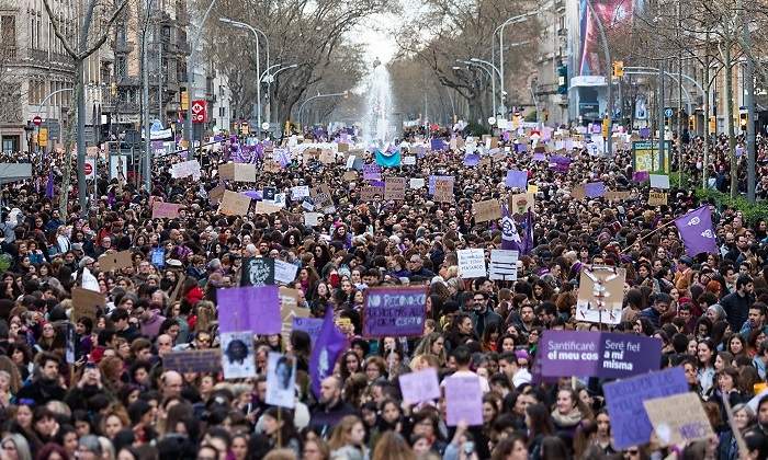 EuropaPress_2698305_manifestacion_8m_dia_internacional_mujer_barcelona_marzo_2020.jpg
