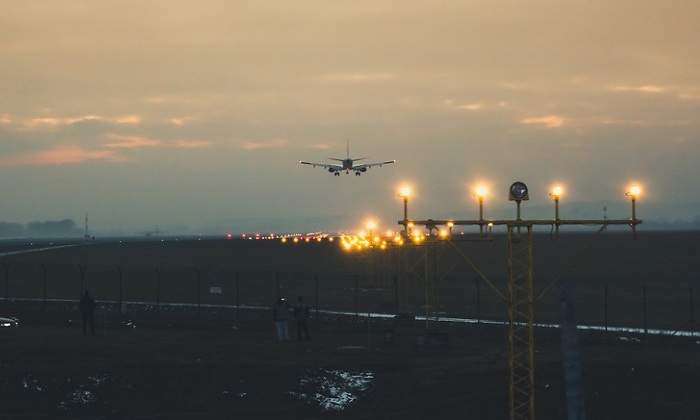 avion-atardecer-aeropuerto-dreams.jpg