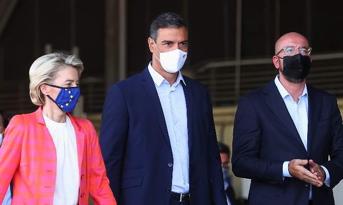 Sanchez-Leyen-Michel-ago2021-reuters.jpg