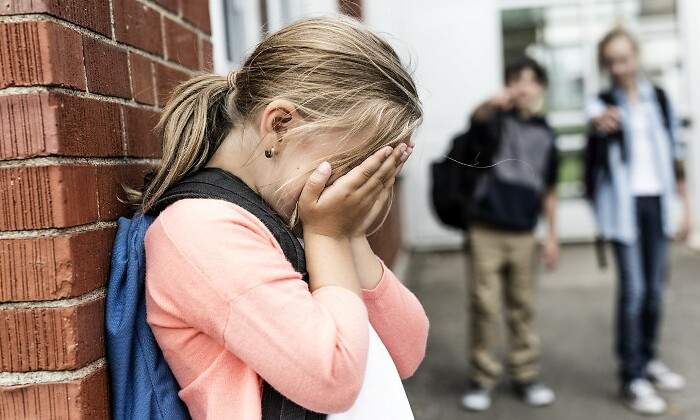 nina-siendo-acosada-en-el-colegio.jpg