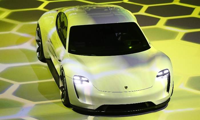 porsche-taycan-electrico-01.jpg