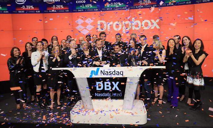 dropbox-debut-nasdaq-confeti-770.jpg