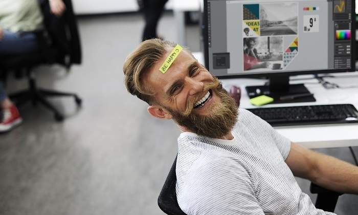 trabajador-empleado-feliz-buen-humor-riendo-pixabay-770x420.jpg