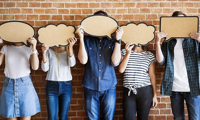 Jovenes-con-bocadillos-de-dialogo-iStock.jpg