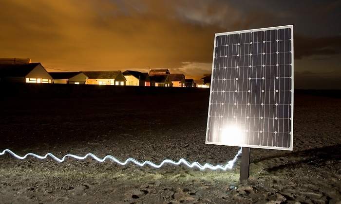 paneles-solares-noche-energia-renovable-getty.jpg
