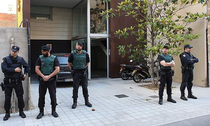 770-x-420-Policias-y-guardias-civiles-de-servicio--EFE.jpg