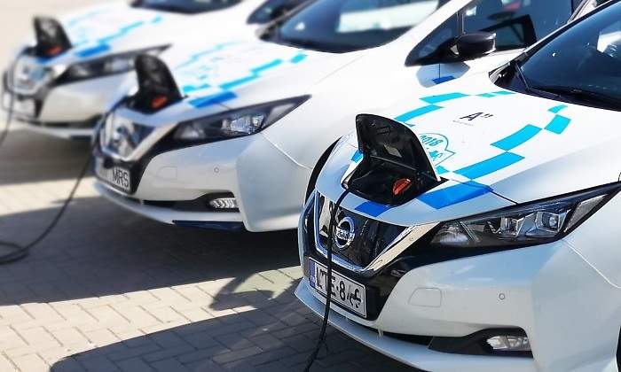charging-g05adb756d_1280-1.jpg