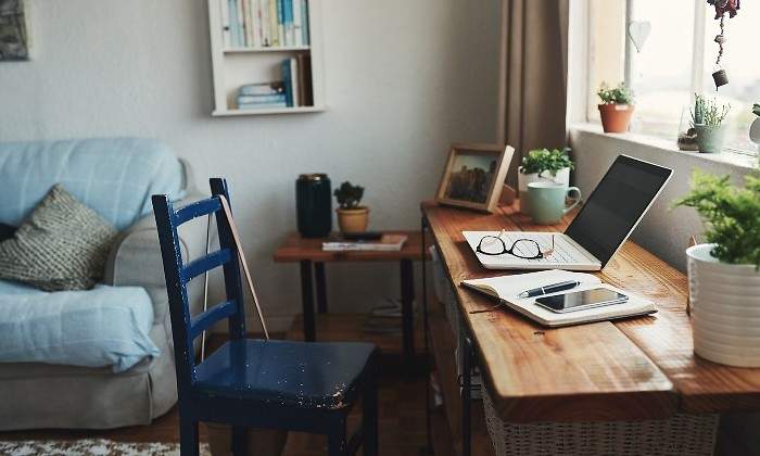 teletrabajo-silla-habitacion-vacia-istock.jpg
