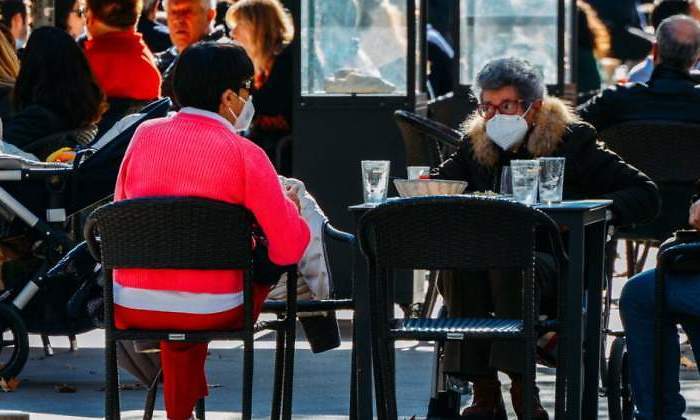 terraza-abrigo-mascarilla.jpg