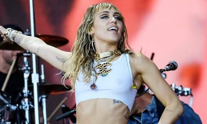 miley-cyrus-censura-topless-770.jpg
