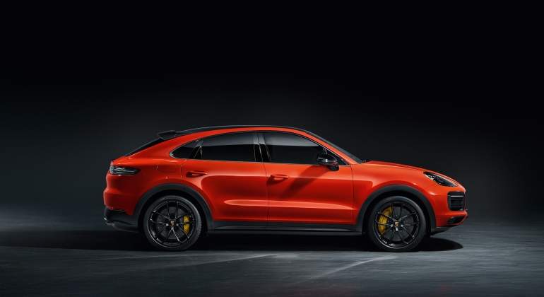 Porsache Cayenne en la carrocería coupe.