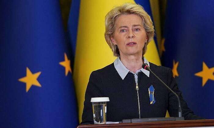 ursula-von-der-leyen-presidenta-comision-europea-bruselas-ue-banderas-ucrania-8abril2022-770x420.jpg