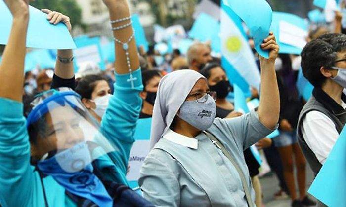 Manifestantes-provida-en-la-Ciudad-de-Buenos-Aires-Reuters.jpg