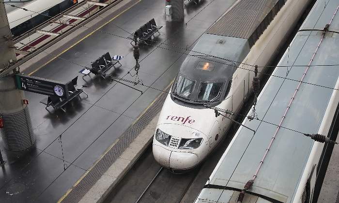 770-420-ave-adif-tren-estacion-europaress.jpg