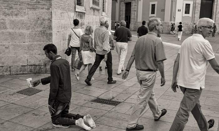 persona-pidiendo-valencia.jpg