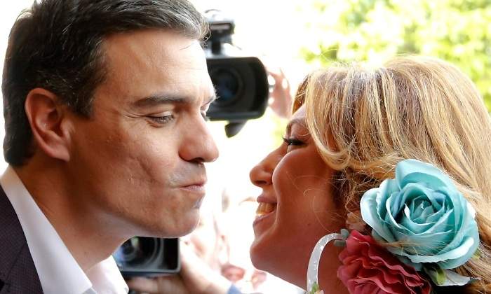 sanchez-diaz-feria-beso-reuters.jpg