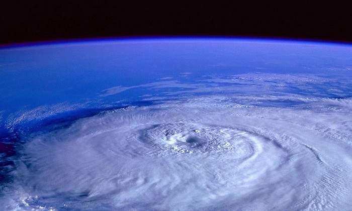 hurricane-92968_1920.jpg