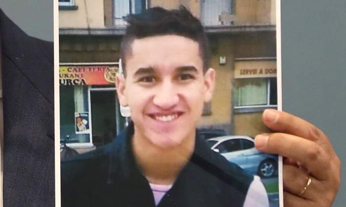 Younes-zoido-sujeta-foto-2017-EFE.jpg