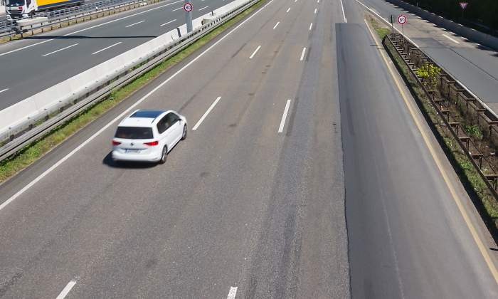 carril-izquierdo-vehiculo-multa-dreamstime.jpg