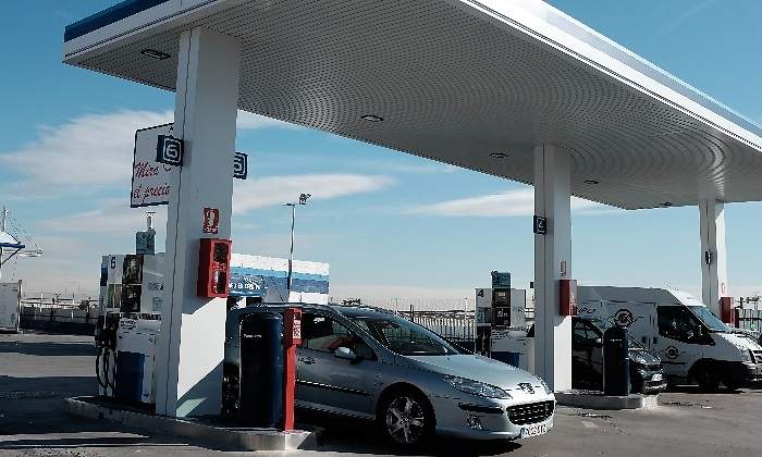 gasolinera-ballenoil-fernando-villar-770x420.jpg