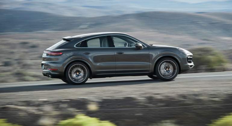 Porsache Cayenne en la carrocería coupe.