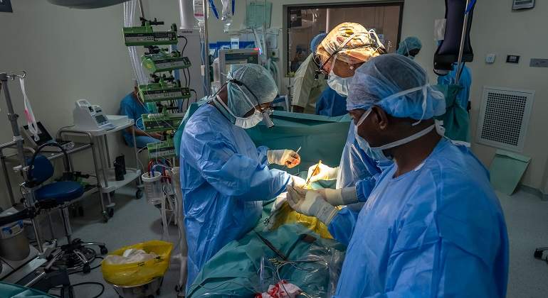 El equipo de médicos de Cirugía por la Vida en un hospital de Bamako, Mali. Álvaro Laforet