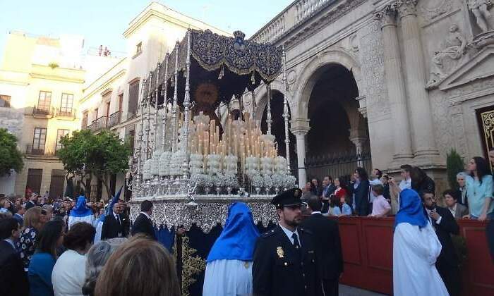 procesion-semana-santa-wikipedia.jpg