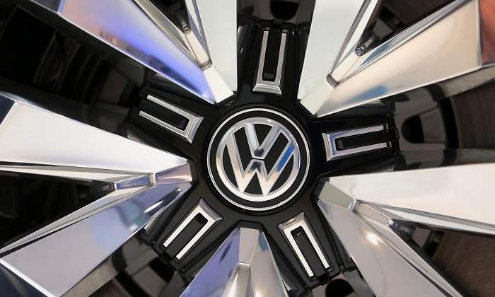 volkswagen-logo-bloomberg.jpg