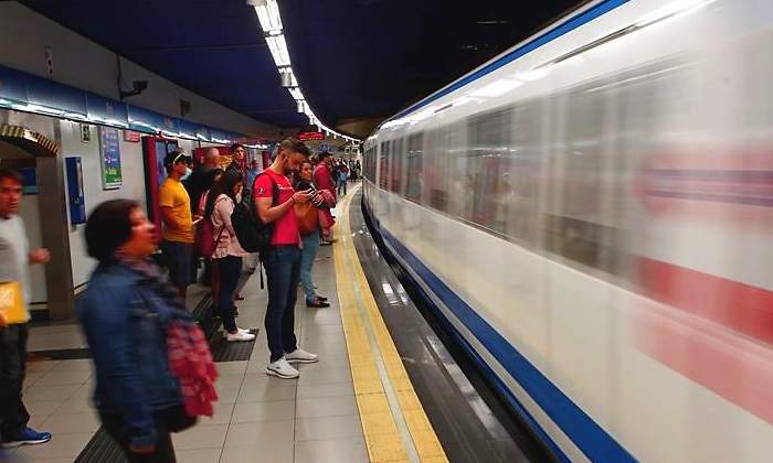 metro-madrid-anden-movimiento.jpg
