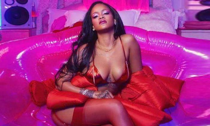 rihanna-lenceria-roja770.jpg
