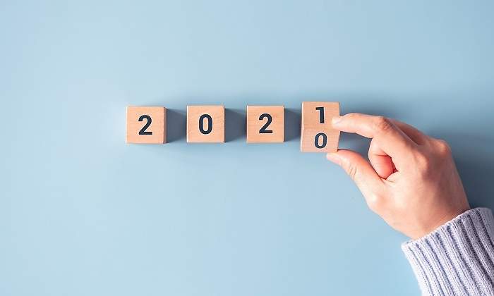 Unos-bloques-ocn-el-2020-cambiando-a-2021-iStock.jpg