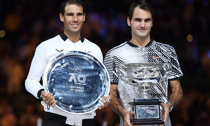 Rafael Nadal y Roger Federer tras la final del Abierto de Australia de 2017