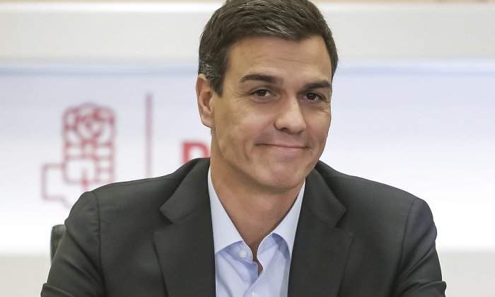 pedrosanchez-mueca-comite-efe.jpg