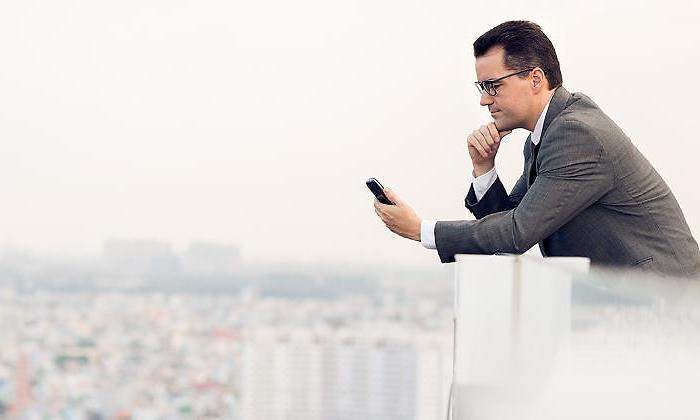 movil-directivo-770-istock.jpg