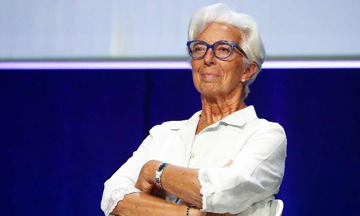 christine-lagarde-presidenta-bce-reclinada-brazos-cruzados-gafas-3septiembre2021-reuters-770x420.jpg