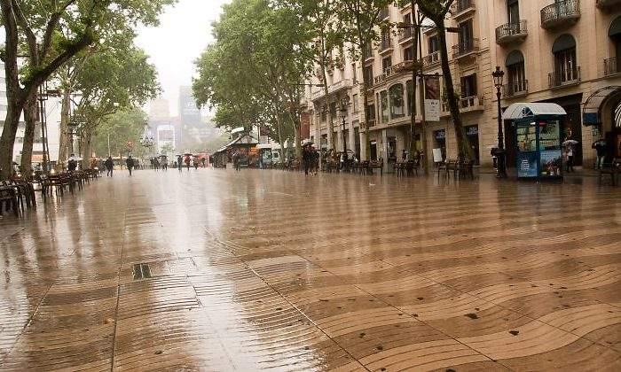 rambla-barcelona-lluvia-emergencia-tormenta.jpg