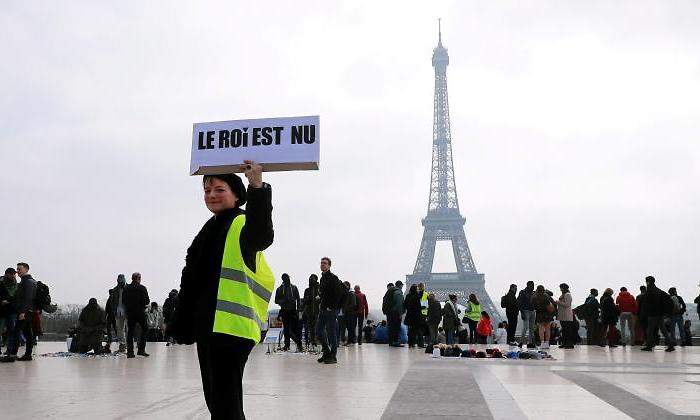 chalecos-amarillos-torre-eiffel-paris.reuters.jpg