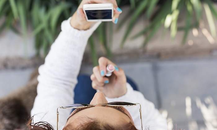 Chica-sacandose-una-foto-iStock.jpg