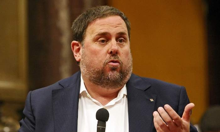 junqueras-microfono-parlament-luis-moreno.jpg