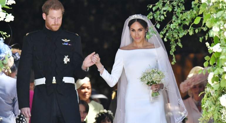 meghan markle se emociona al ver su vestido de novia - informalia.es