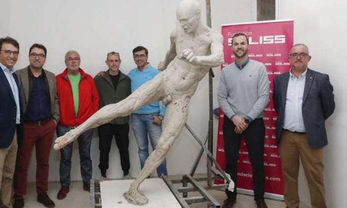 andres-iniesta-estatua-desnudo-770.jpg