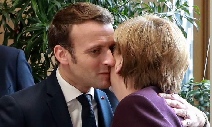 merkel-macron-beso.jpg