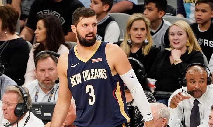 mirotic-pelicans-spurs-efe.jpg