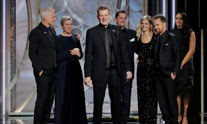 Graham-Broadbent-Tres-Anuncios-afuera-globos-oro-2018-Reuters.jpg