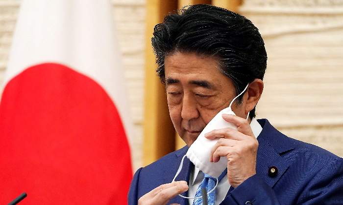 shinzo-abe-japon-primer-ministro-mascarilla-reuters-770x420.jpg