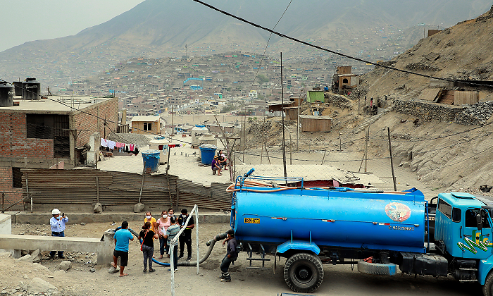 agua-reparto-latam-efe.png