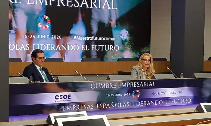 Antoniu Garamendi y Mara Helena Antoln durante la mesa del automvil de la CEOE EE