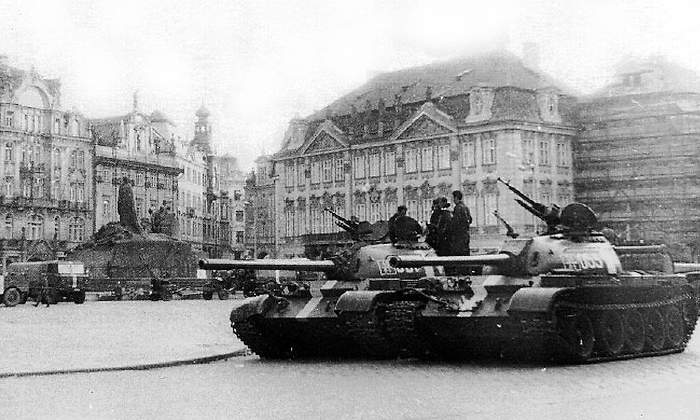 tanques-primavera-praga-cc.jpg