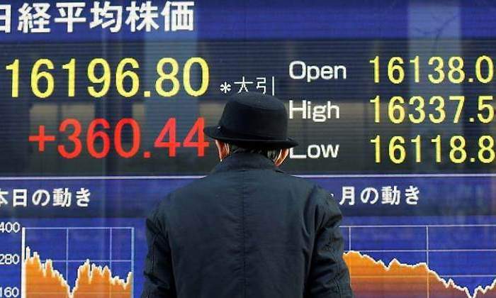 nikkei-espaldas-efe-770.jpg